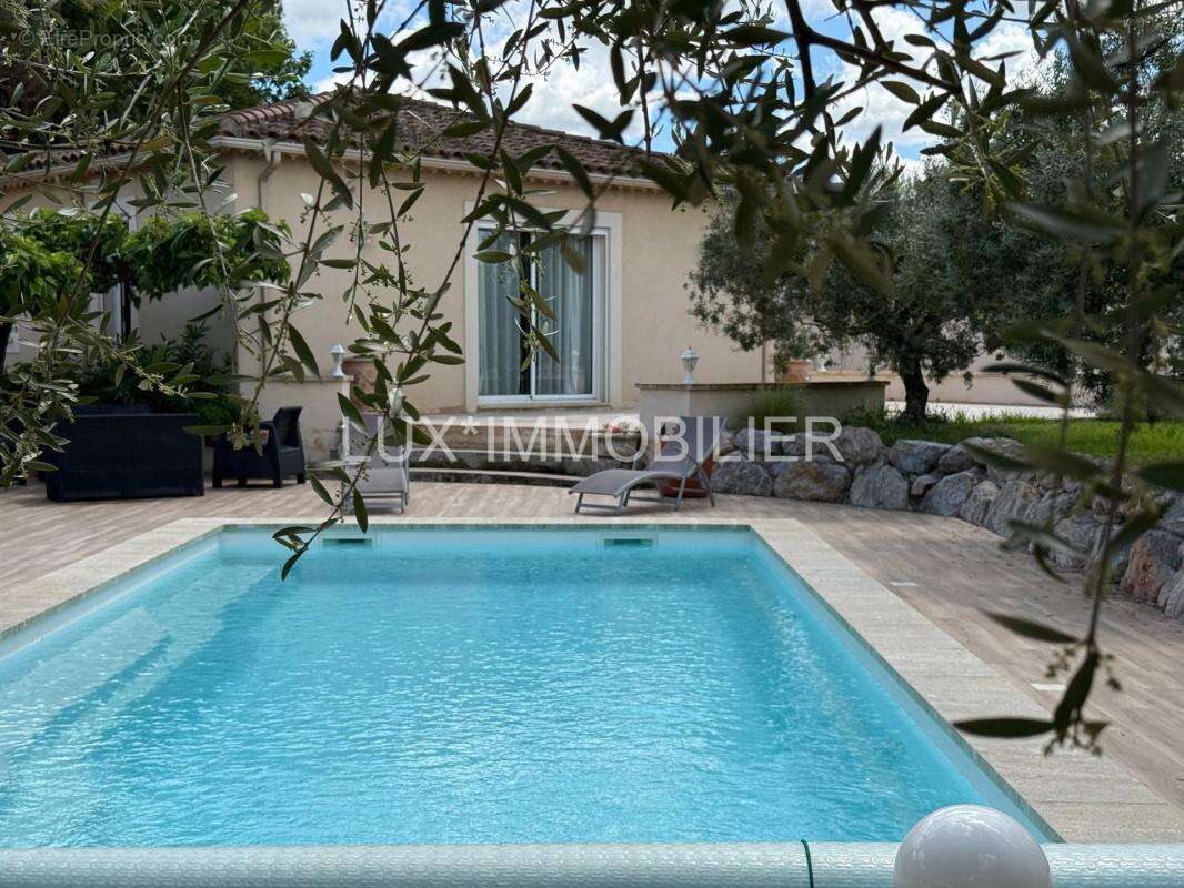 Noves - villa d'architecte, piscine pool-house, centre calme - photo 21