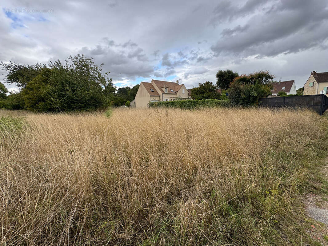 Terrain à ENNERY