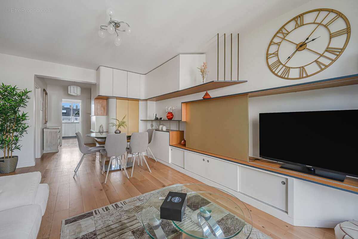 Appartement à PARIS-14E
