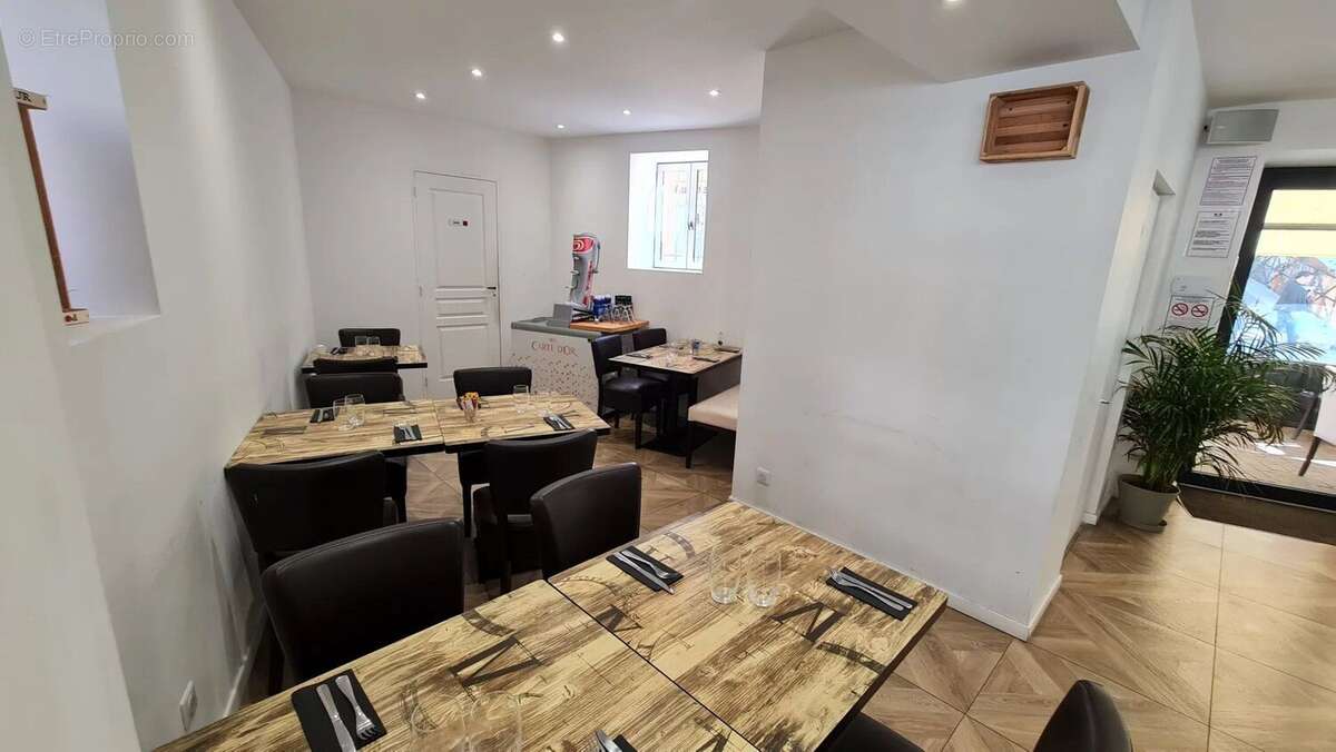 Commerce à LA TRINITE