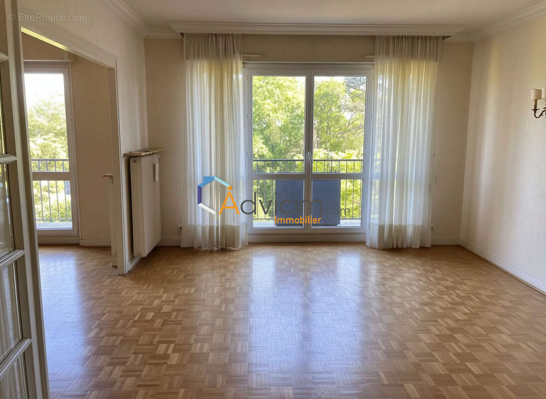 Pièce à vivre depuis hall - Appartement à OLIVET