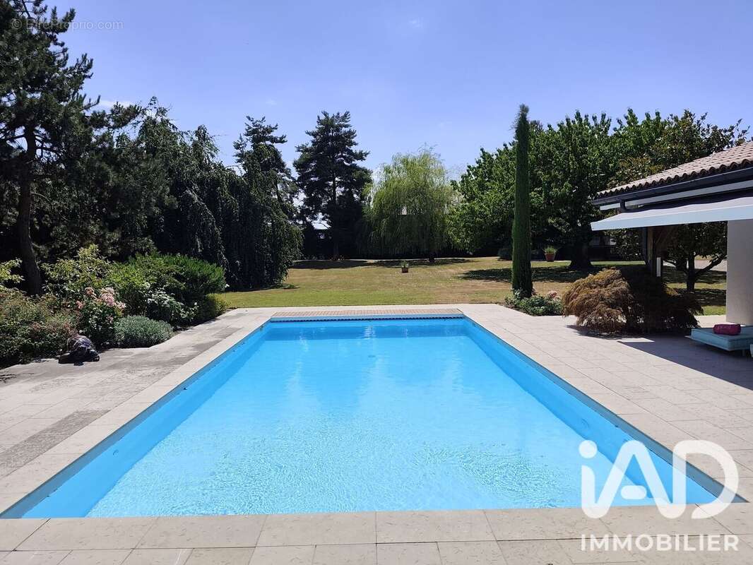 Maison 255 m² à Allinges  - photo 4