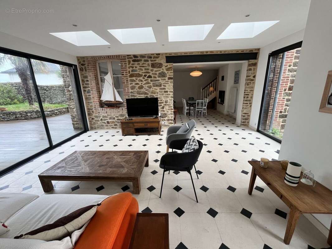 Maison à LA GOUESNIERE