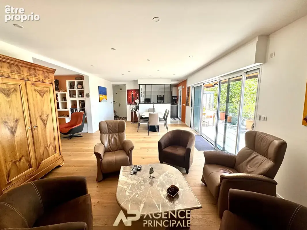 Appartement Type 3 bis - 110m2 - Dernier étage avec terrasse - Box et parking - La Genette - photo 4