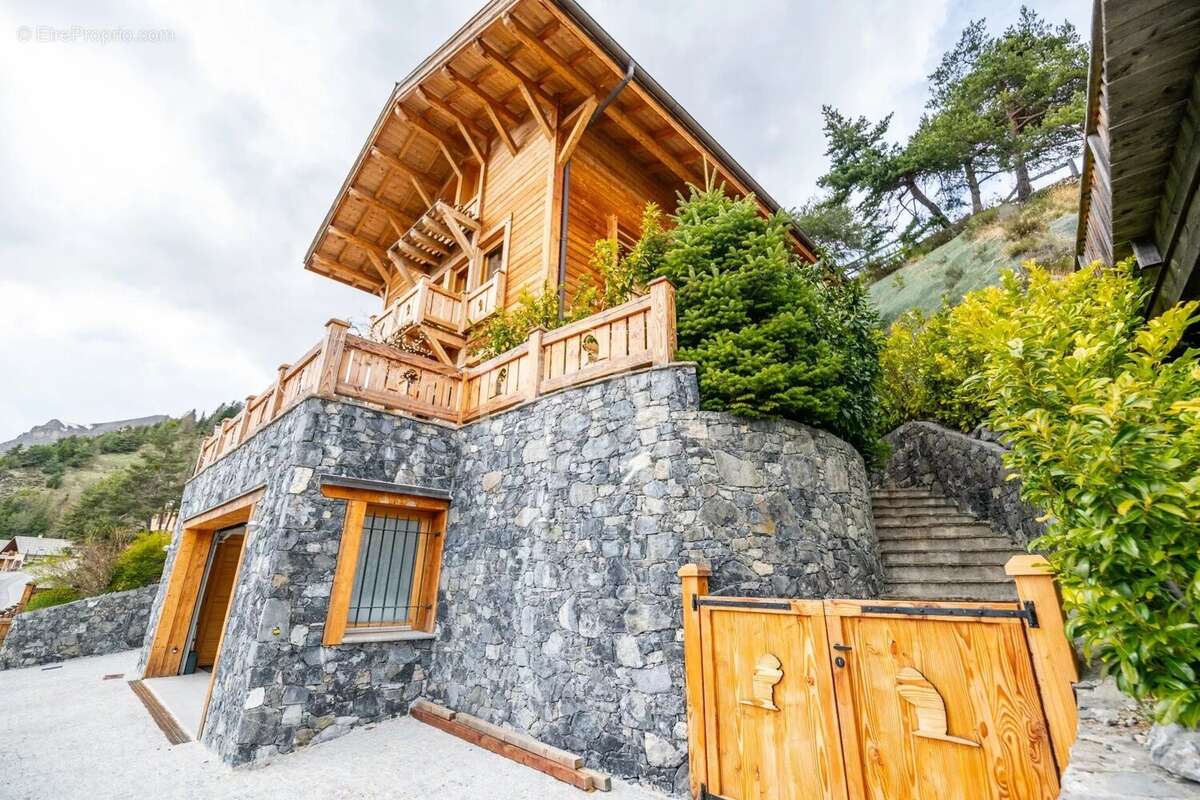 Maison à SAINT-ETIENNE-DE-TINEE