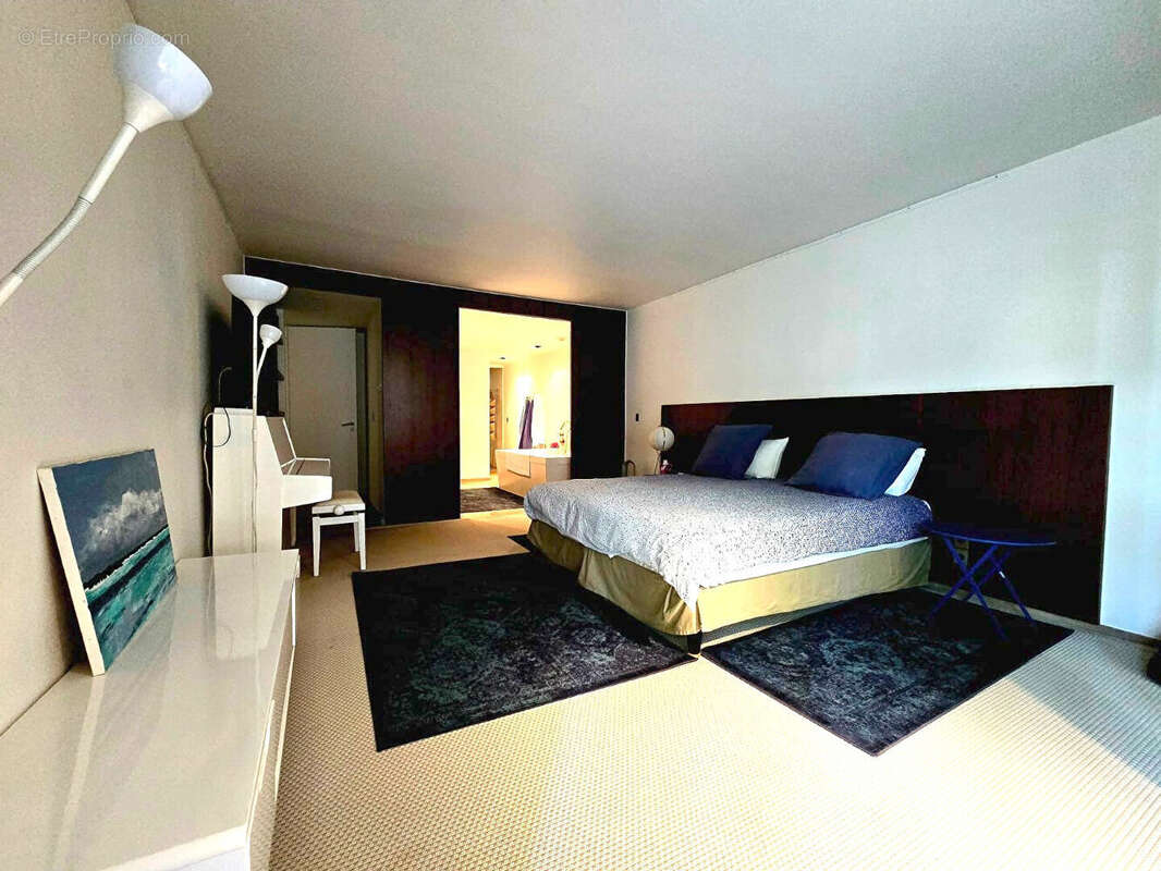 Boulogne-Billancourt .Une maison d'architecte avec piscine secrète. Esprit hollywoodien, aux portes de Paris - photo 8