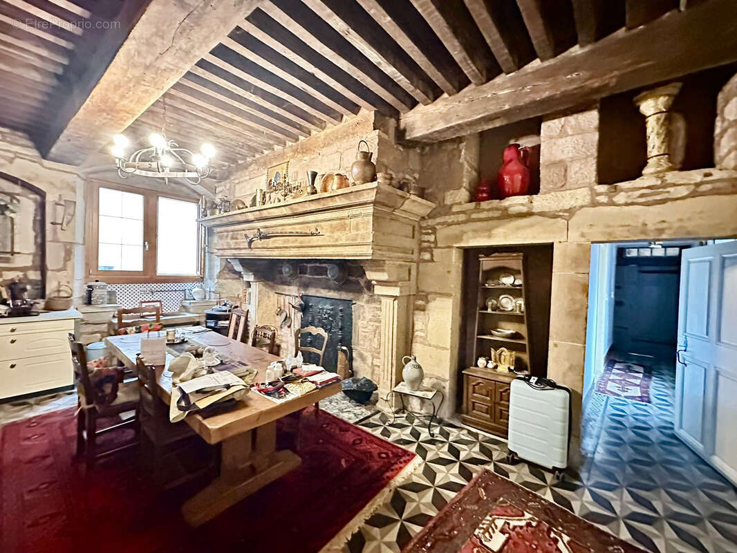 Maison à GRANGES-LE-BOURG