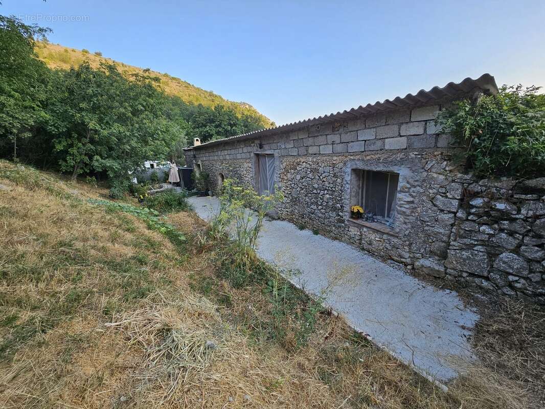 Maison 80 m² à Vence  - photo 2