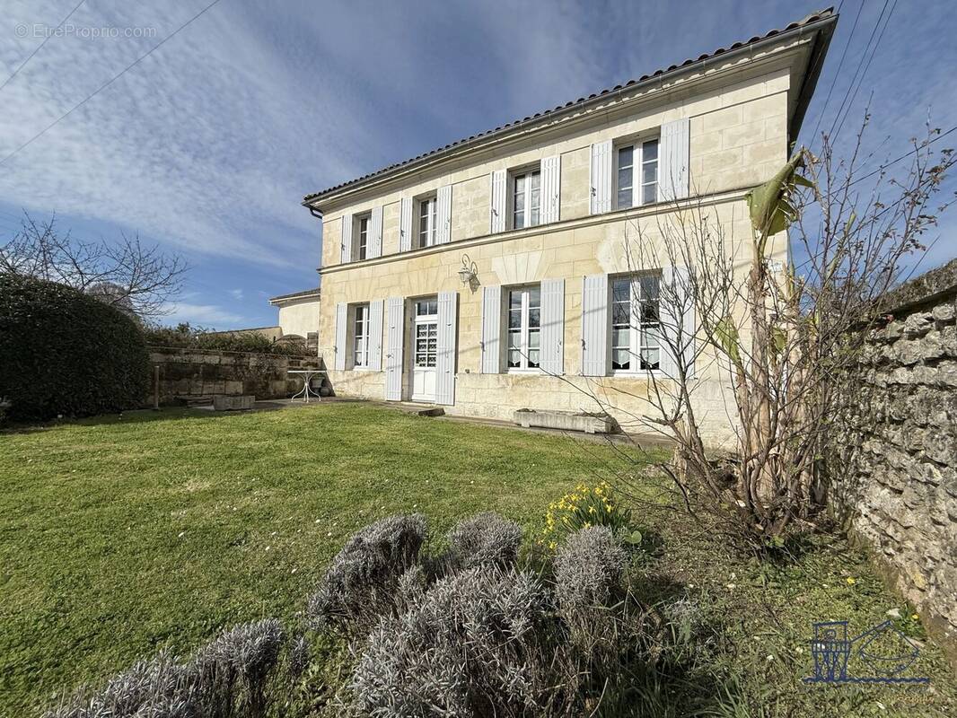 Maison à SAINT-FORT-SUR-GIRONDE