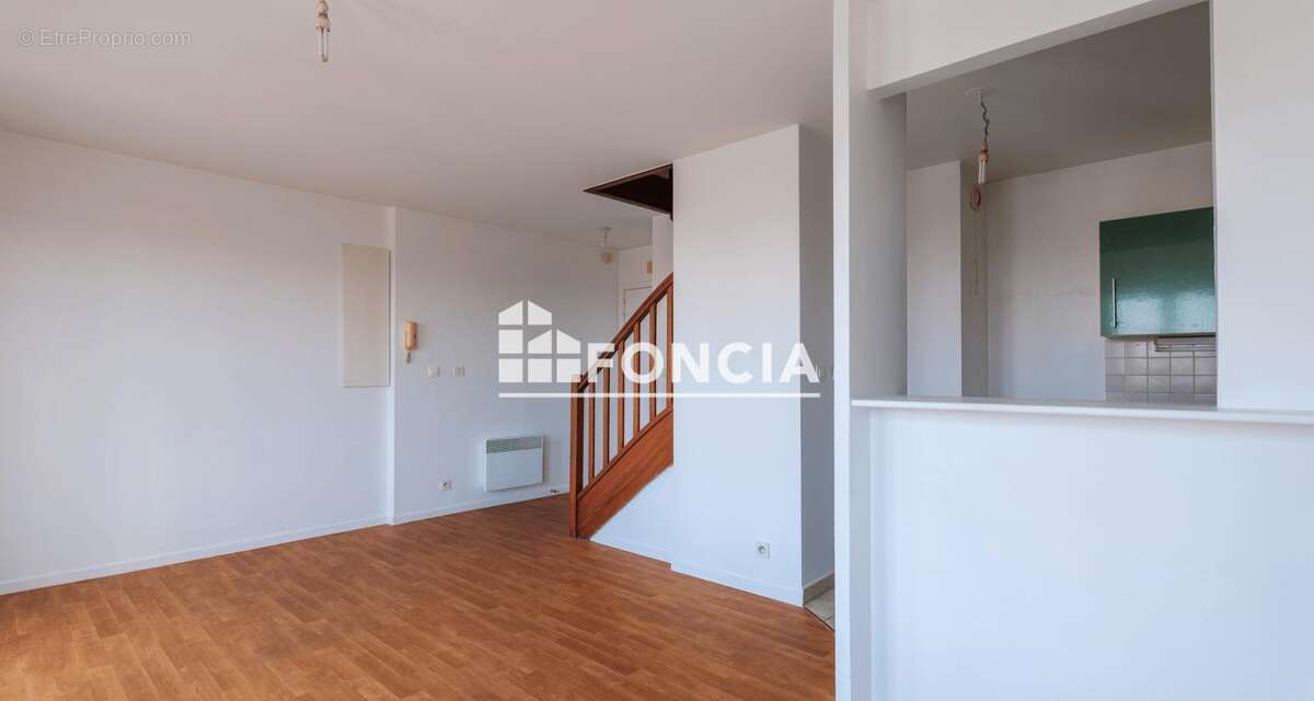 Les pavillons sous bois -duplex t2 – dernier étage avec balcon, parking et cave - photo 2