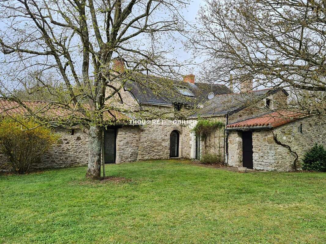 Maison à SAINT-ETIENNE-DE-MONTLUC