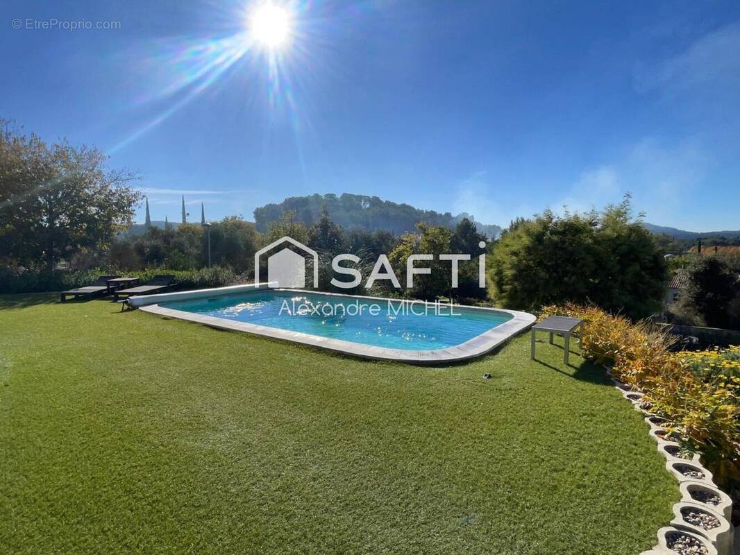 Photo 1 - Maison à LE CASTELLET