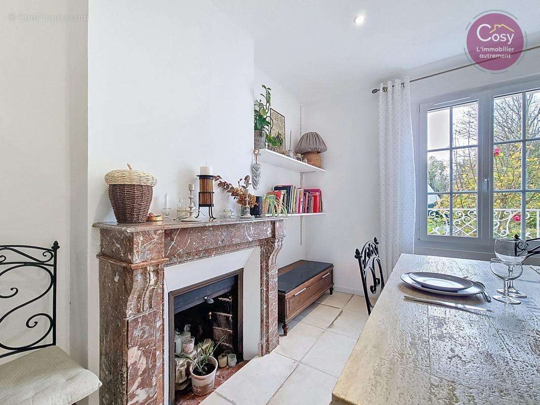 Une maison de caractère aux beaux volumes avec dépendance et - photo 4