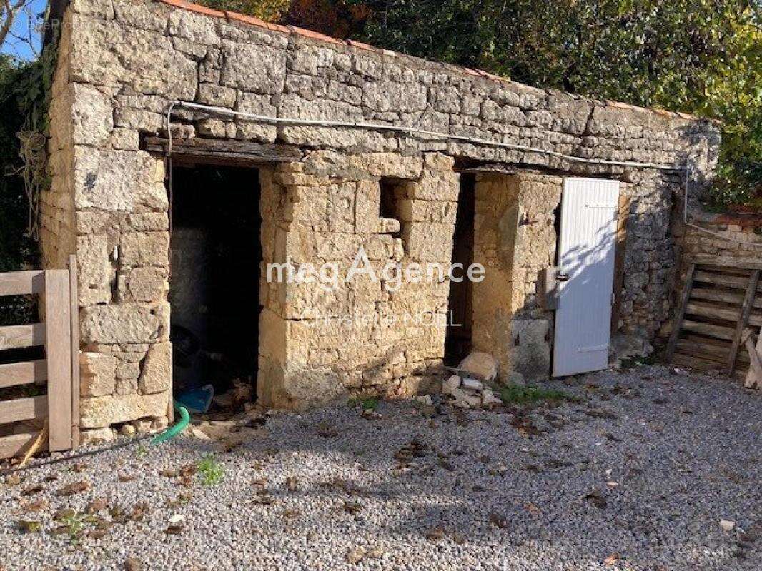 Maison à SAINTE-GEMME-LA-PLAINE