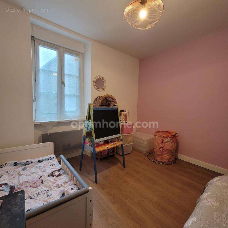 DINAN (22) plein centre ville - Appartement T3 de 52.25 m² avec 2 Chambres - 2ème étage sans ascenceur - photo 5