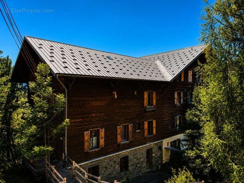 Propriété de 828m² sur 9045m² de terrain - Chorges - photo 3