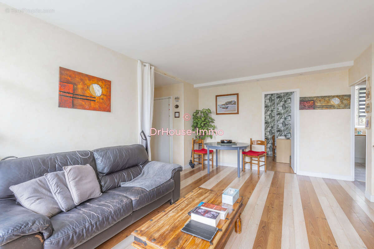 Appartement à LA CELLE-SAINT-CLOUD