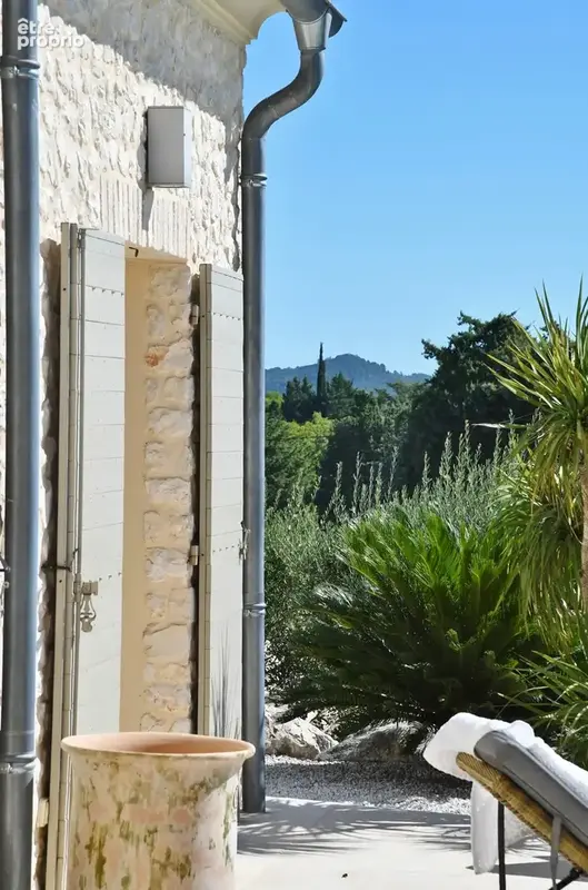 Uzès : Unique propriété avec jardin, piscine et vue - photo 20