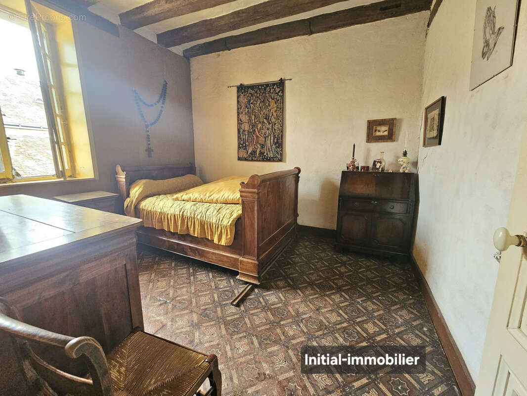 Maison à BEAUMONT-LA-RONCE