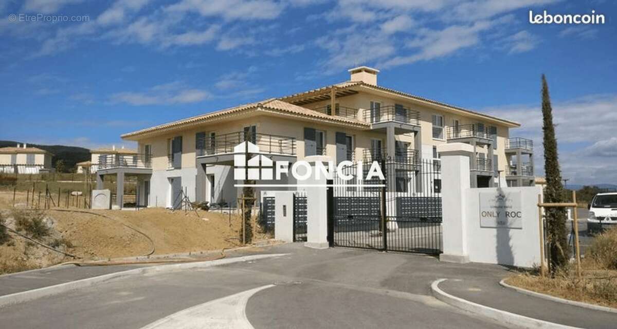 Appartement à ROQUEBRUNE-SUR-ARGENS