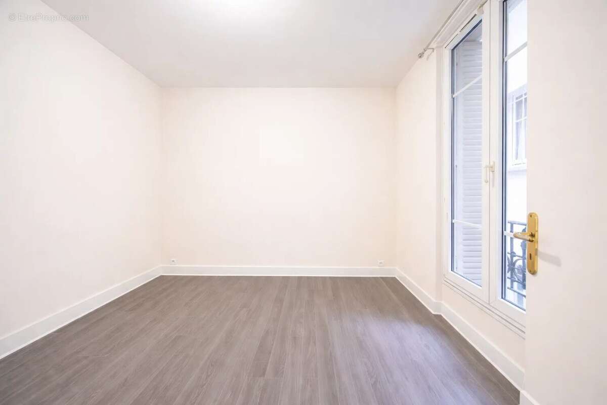 Appartement à PARIS-7E