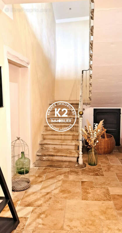 Maison 625 m² à Rochefort-En-Valdaine  - photo 4