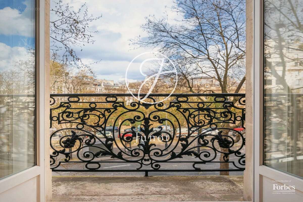 Appartement à PARIS-8E