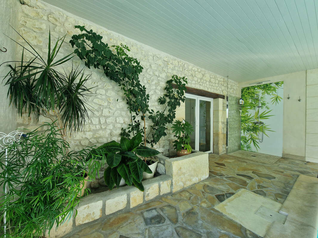 Maison à TUGERAS-SAINT-MAURICE