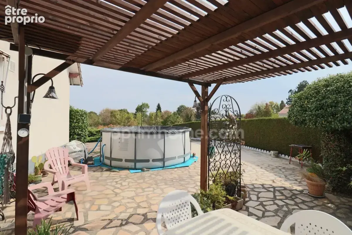 Maison de Charme 110 m² avec piscine hors sol - 6 pièces - 4 Chambres - Garage - terrain 1683 m² - MAGNAC LAVAL 87190 - photo 4