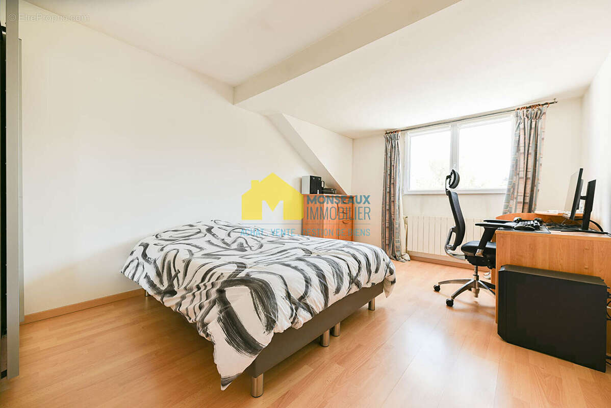 Maison à SAINTE-GENEVIEVE-DES-BOIS