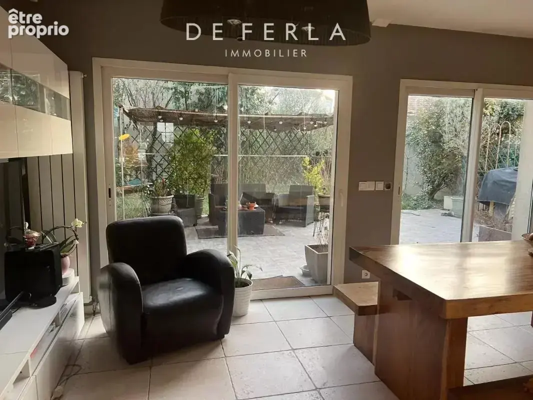 Maison familiale indépendante avec vaste sous-sol à deux pas du centre - photo 2