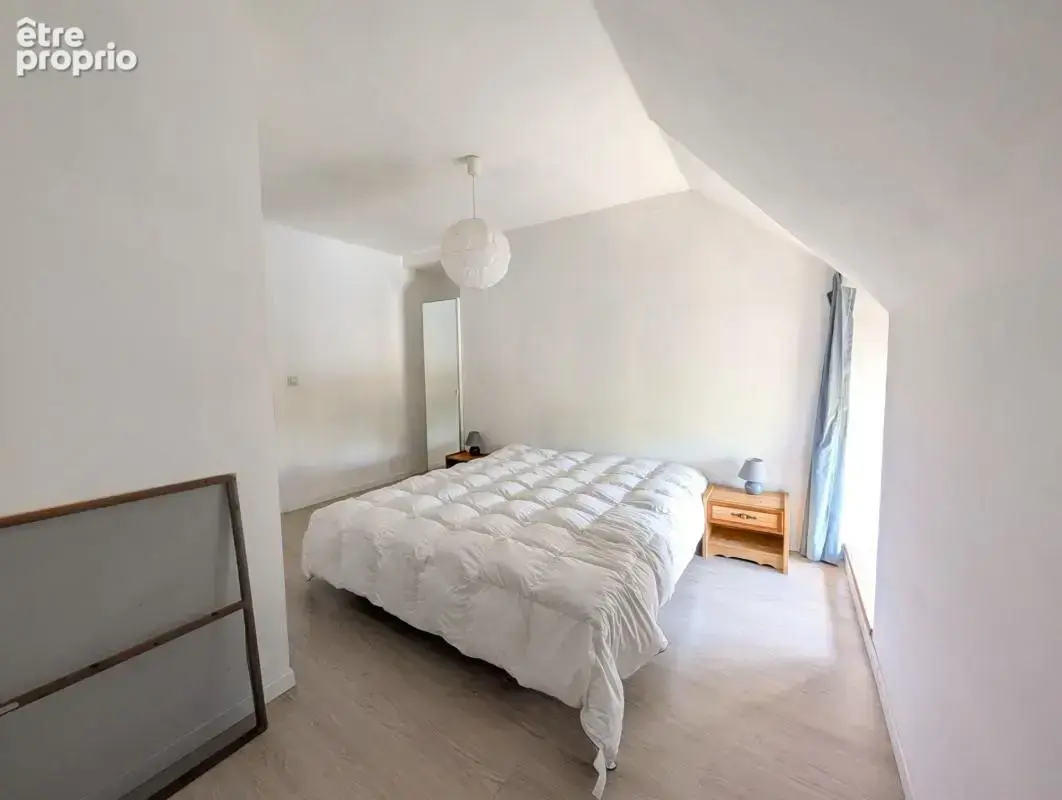 Mellé (35) : Longère de caractère rénovée (5 pièces) avec gîte indépendant, dépendances et potentiel d'aménagement - photo 9