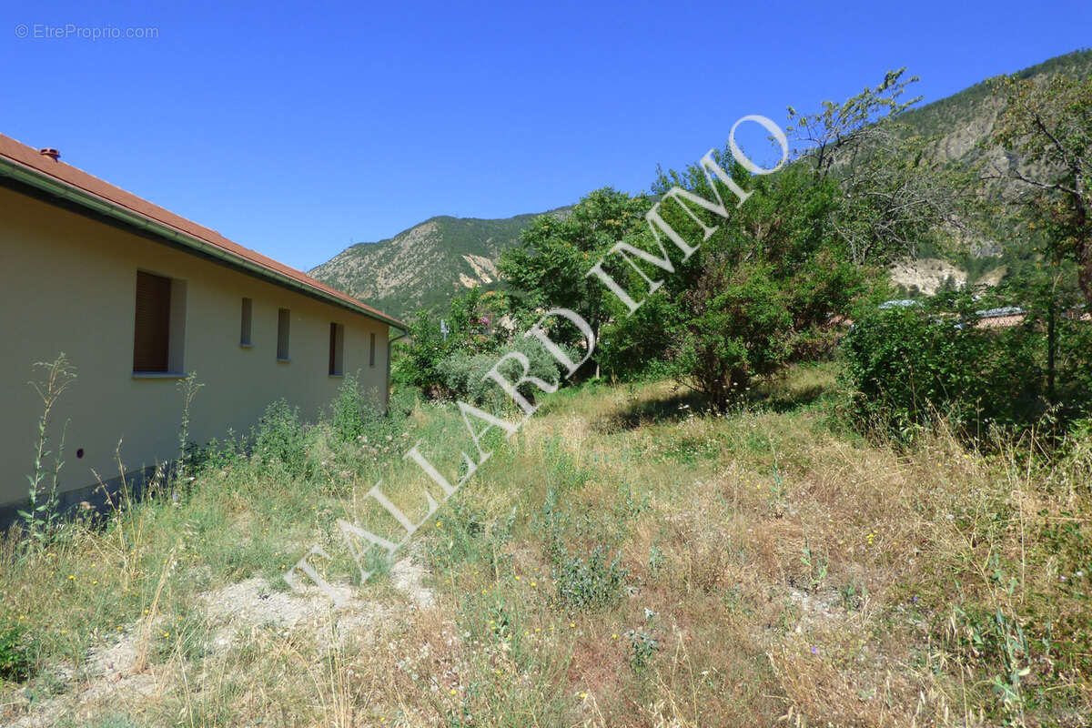 Espinasses, Maison de plain pied hors d'eau hors d'air sur terrain 1839 m2 - photo 16