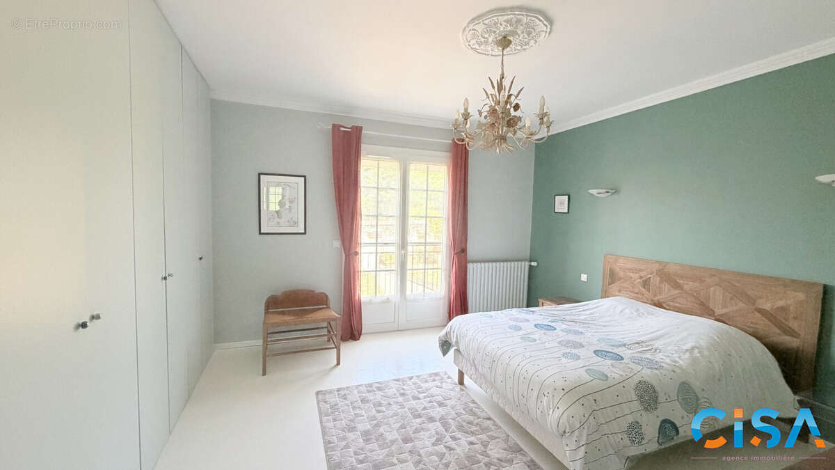 Maison à FLEURINES