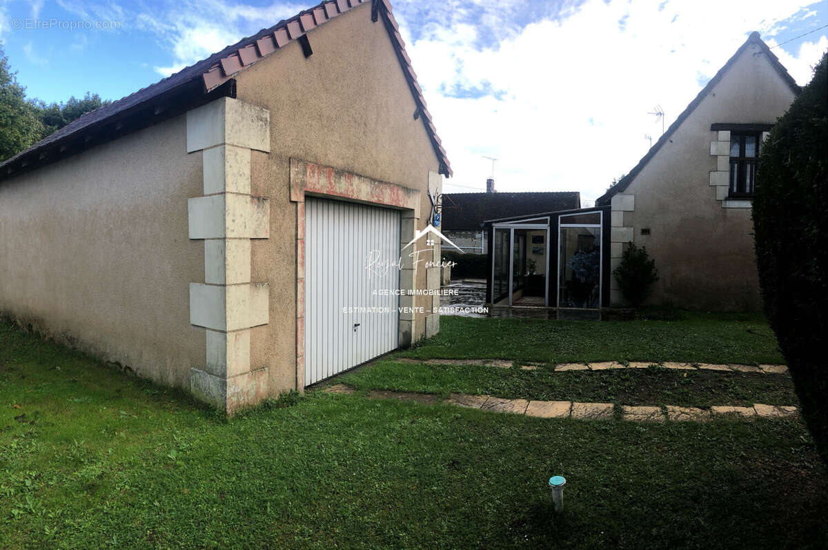 Garage - Maison à CHARNIZAY