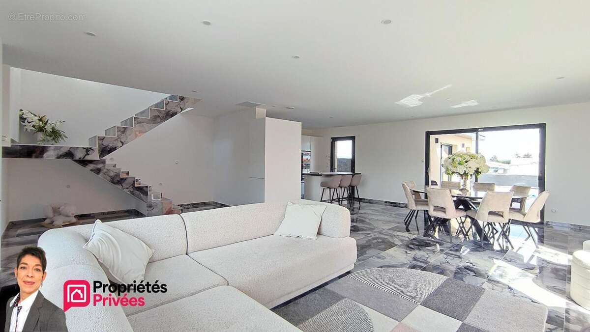 ROANNE (42300)  Villa contemporaine avec piscine, suite parentale et dépendance aménagée - photo 2