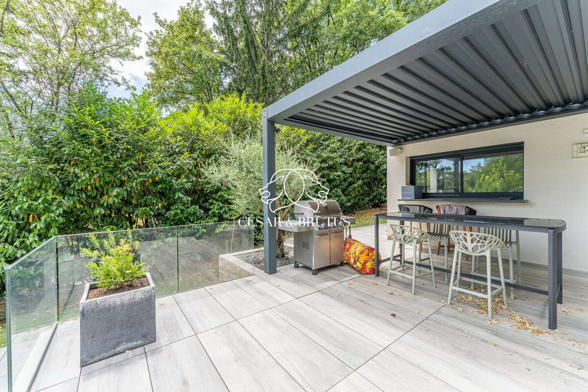 Maison 300 m² à Neyron  - photo 6