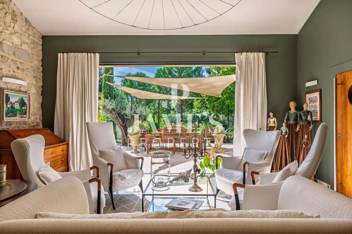Maison 350 m² à Saint-Remy-De-Provence  - photo 6