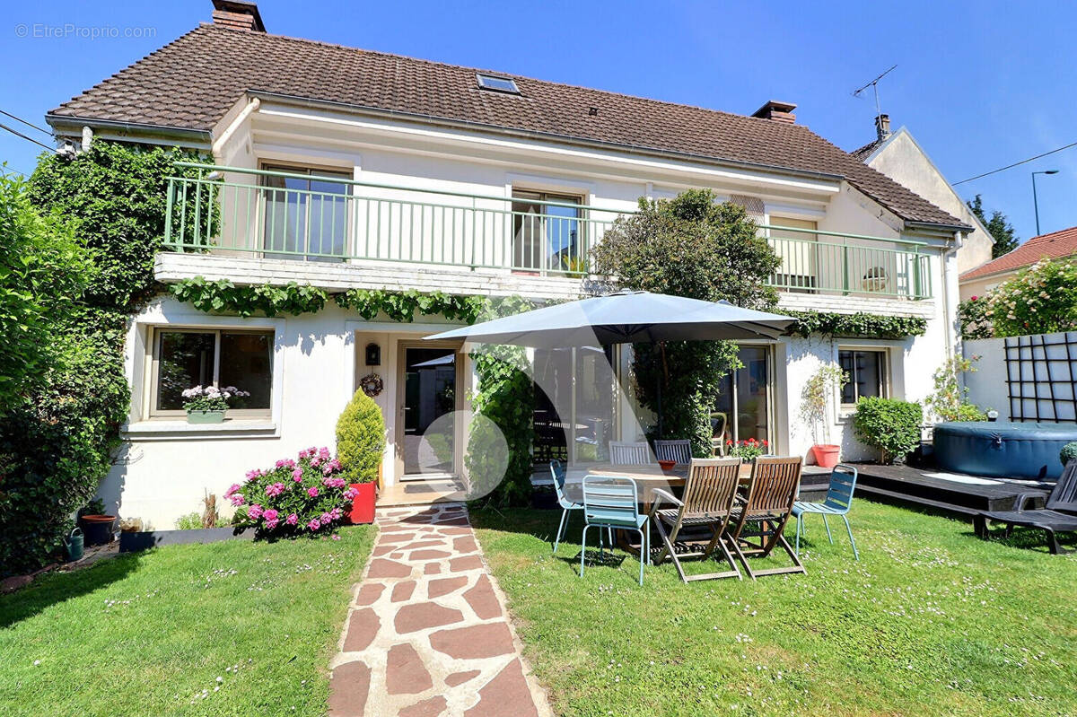 Maison à PONTOISE