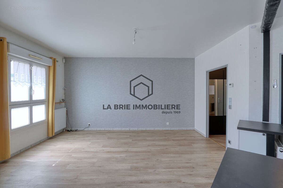 Appartement à BRIE-COMTE-ROBERT