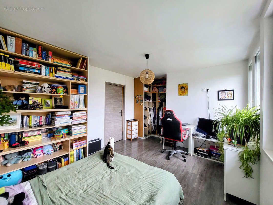 Maison familiale rénovée avec terrain arboré dans un secteur recherché de Polignac - photo 15