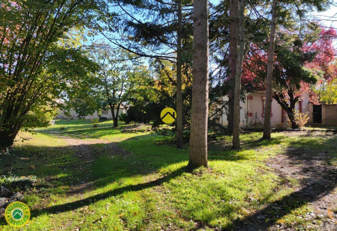 Maison à LA GUERCHE-SUR-L&#039;AUBOIS