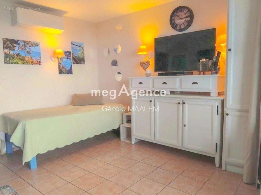 Appartement à ROQUEBRUNE-SUR-ARGENS