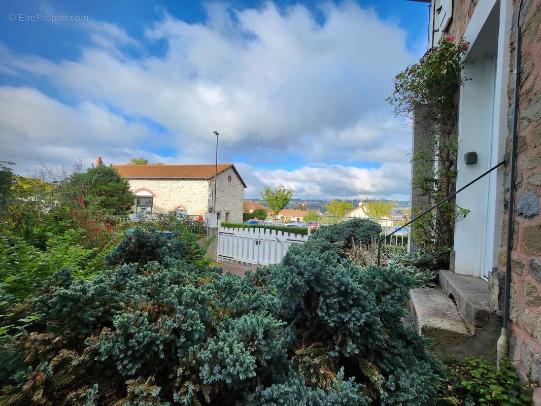 Maison à CONDAT-SUR-VIENNE