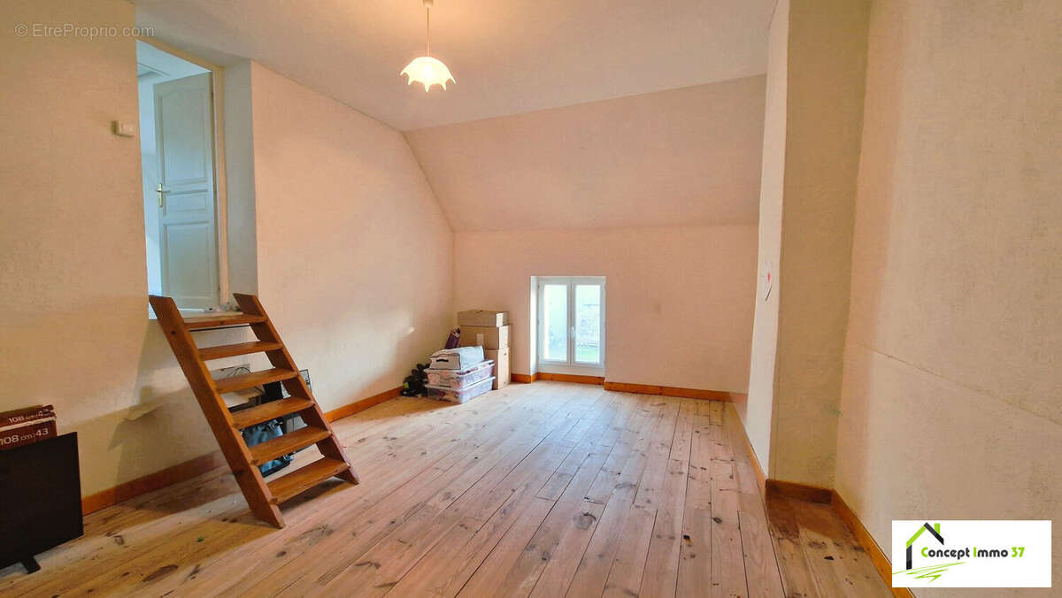 Maison à LA VILLE-AUX-DAMES