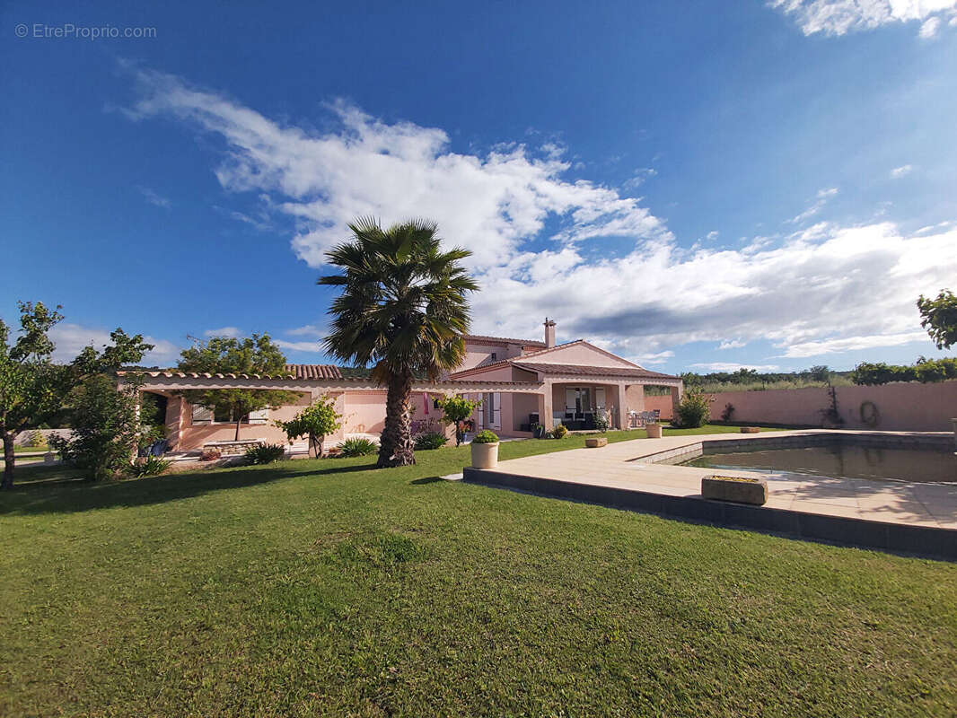 Villa familiale avec piscine et appartement indépendant à vendre à Clarensac ? 145 m² sur 2500 m² de terrain - photo 6