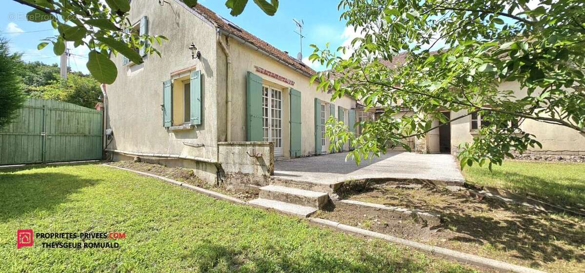 Maison à MONTACHER-VILLEGARDIN