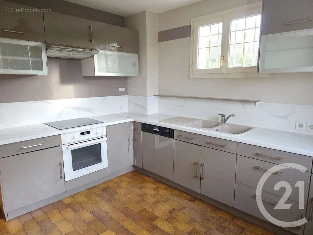 Maison 124 m² à Saint-Soupplets  - photo 2