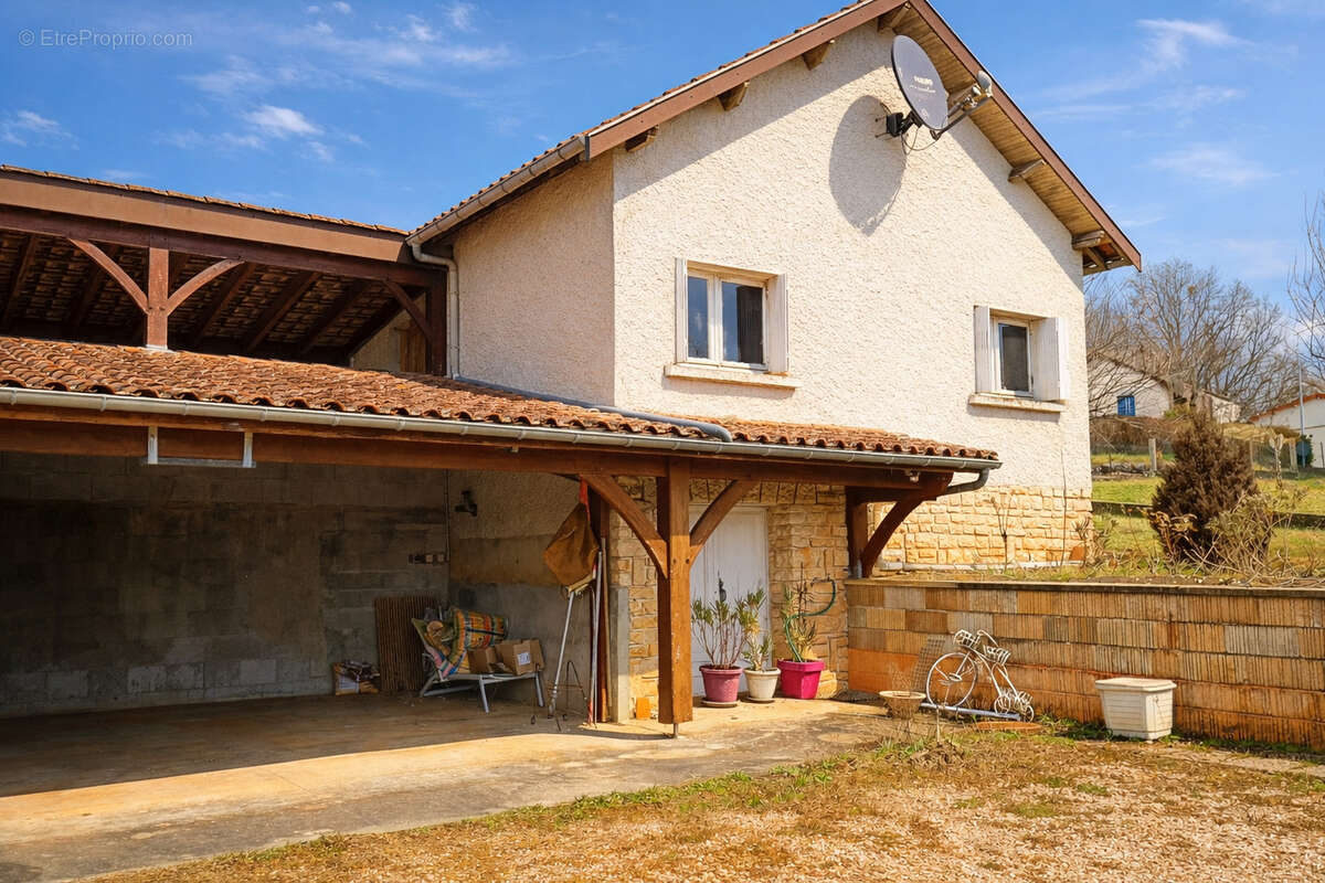 Maison à COULAURES