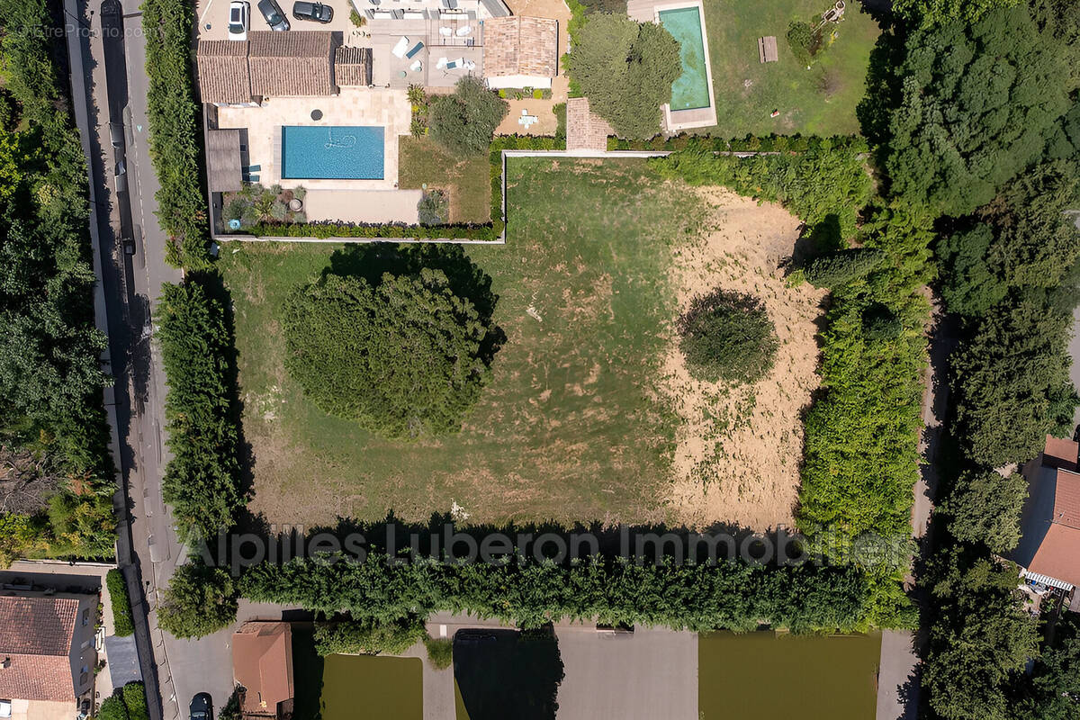 Terrain à SAINT-REMY-DE-PROVENCE